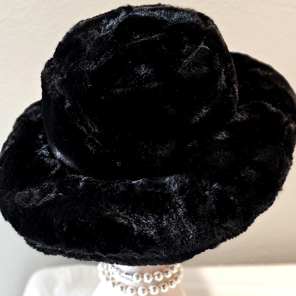 Gorgeous Big Plush High Fashion Floppy Faux Fur Hat Fall Winter Hat - Picture 6 of 7